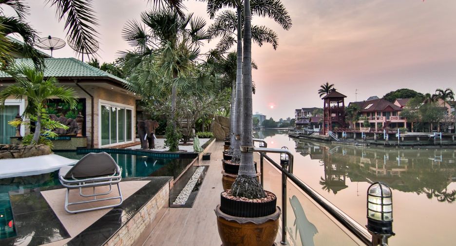For sale 4 bed house in Sattahip, Chonburi