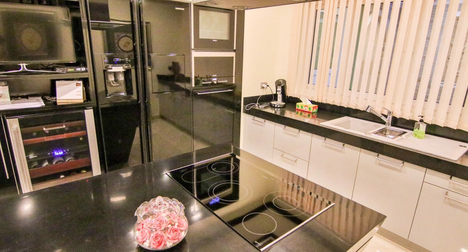 For sale 4 bed house in Sattahip, Chonburi