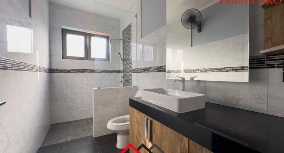 Haus zum Kauf mit 4 Zimmer in Bang Lamung, Chonburi