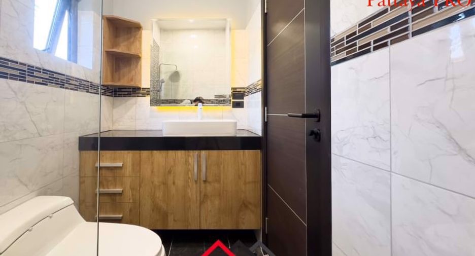 Haus zum Kauf mit 4 Zimmer in Bang Lamung, Chonburi