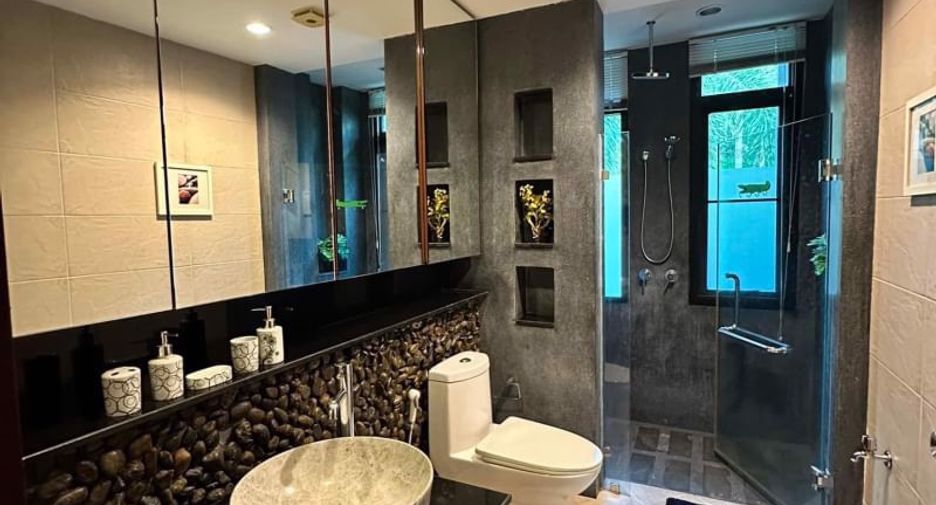 For sale 4 bedrooms house in Bang Lamung, Chonburi