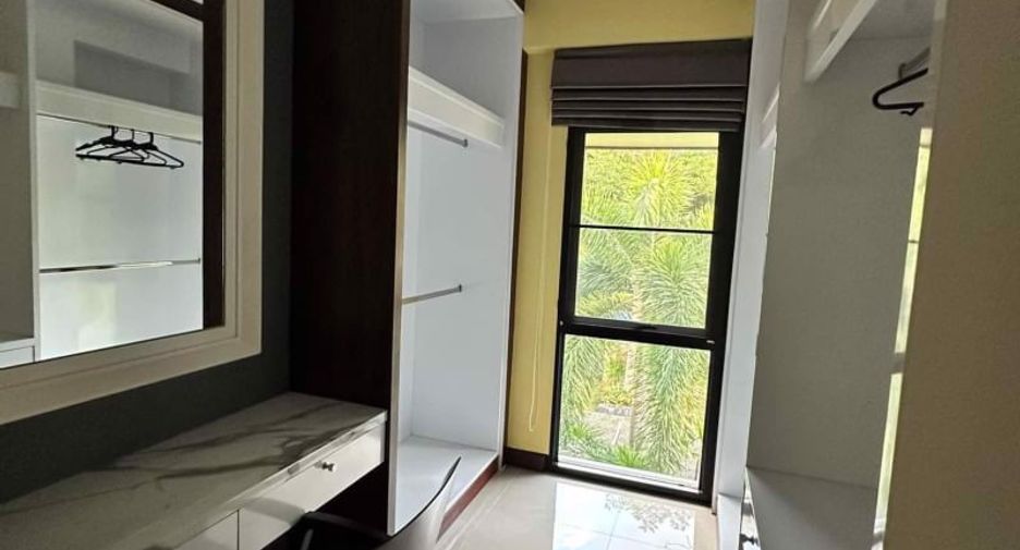 For sale 4 bedrooms house in Bang Lamung, Chonburi