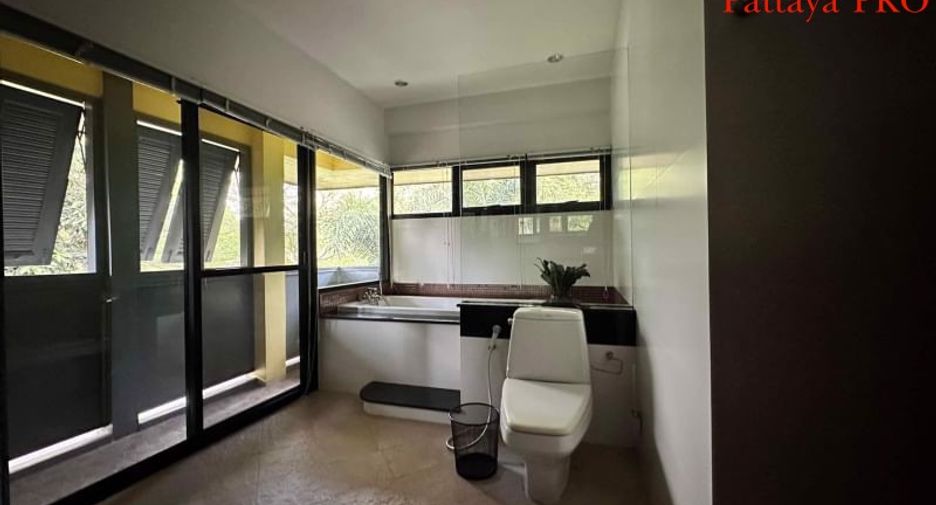 For sale 4 bedrooms house in Bang Lamung, Chonburi