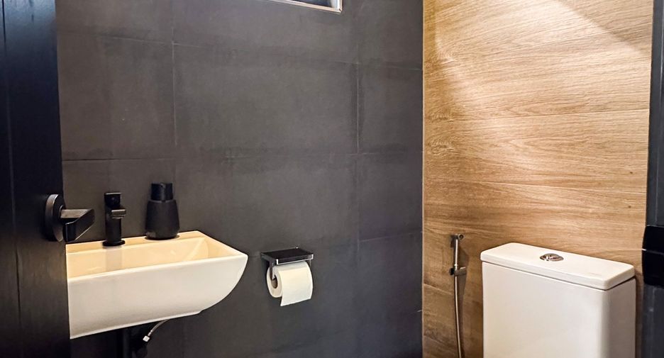 For sale 4 bedrooms house in Bang Lamung, Chonburi