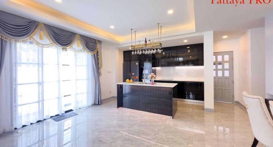 Haus zum Kauf mit 5 Zimmer in Bang Lamung, Chonburi