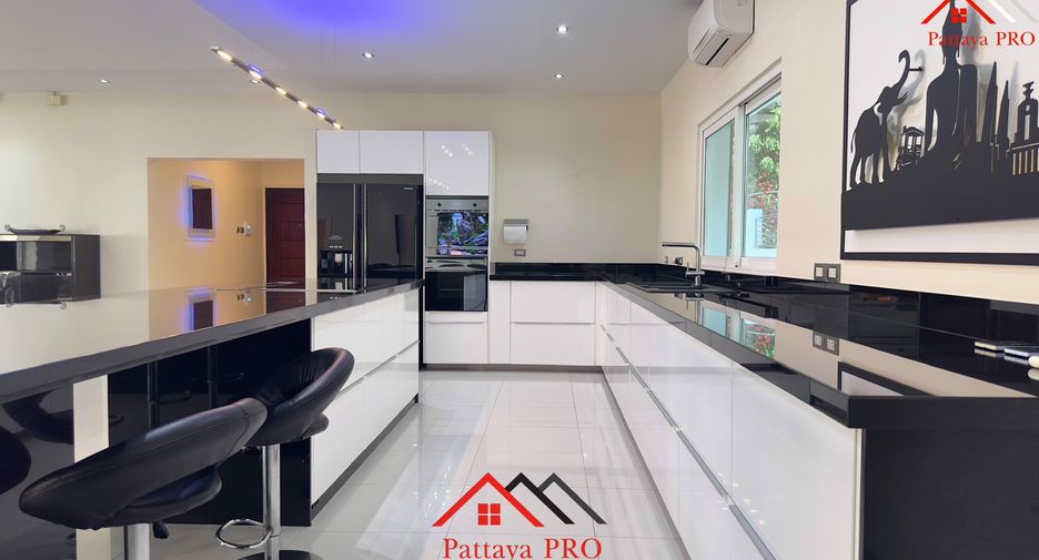 For sale 4 bedrooms house in Bang Lamung, Chonburi