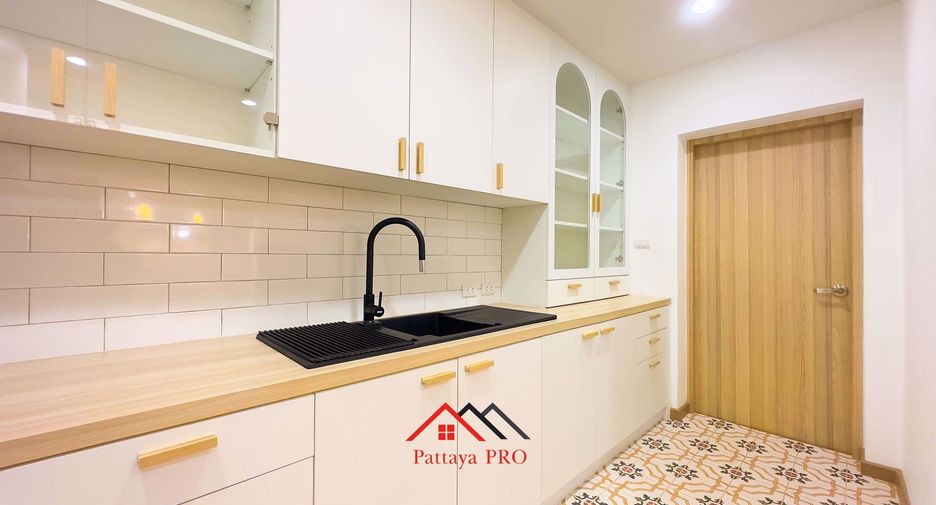 Haus zum Kauf mit 4 Zimmer in Sattahip, Chonburi