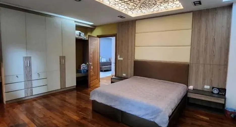 Casa en venta de 9 habitaciones en Phra Khanong, Bangkok