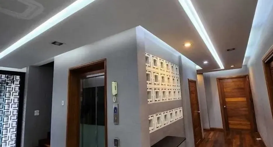 Casa en venta de 9 habitaciones en Phra Khanong, Bangkok