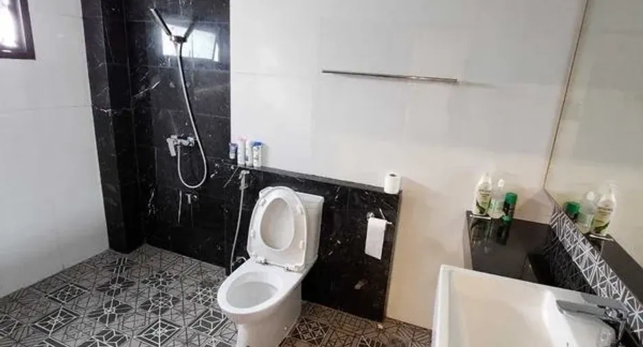 Casa en venta de 9 habitaciones en Phra Khanong, Bangkok