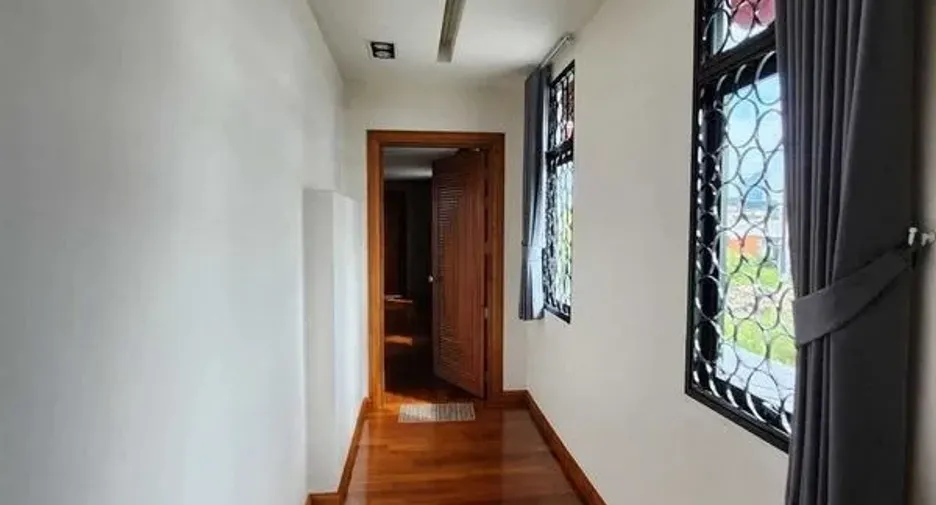 Casa en venta de 9 habitaciones en Phra Khanong, Bangkok