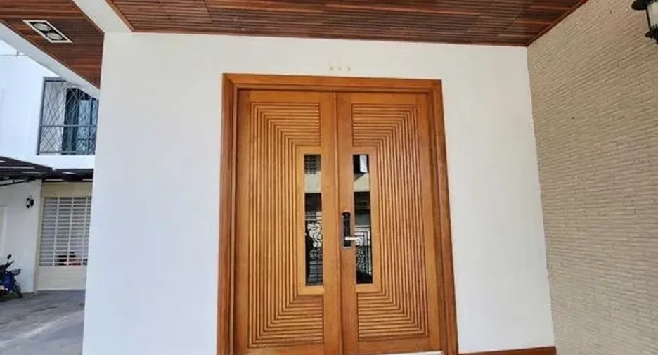 Casa en venta de 9 habitaciones en Phra Khanong, Bangkok