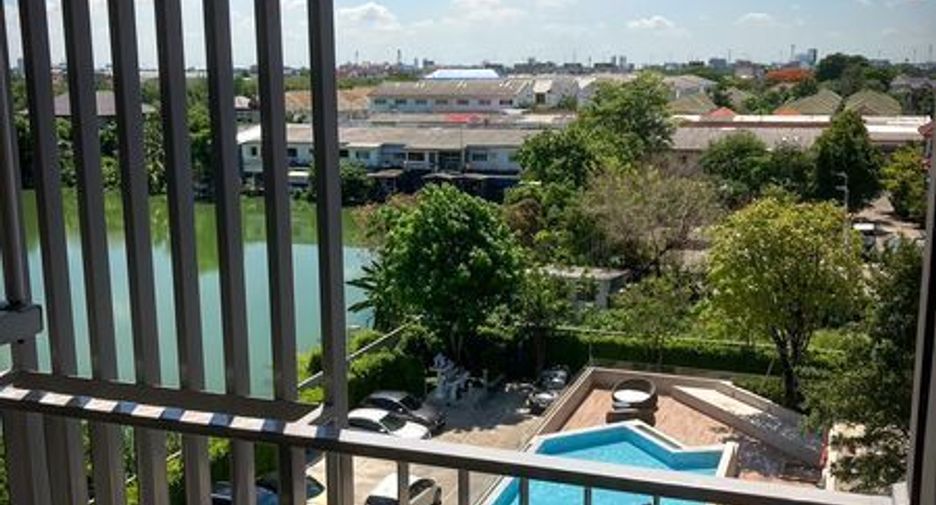For sale 2 Beds condo in Lat Phrao, Bangkok