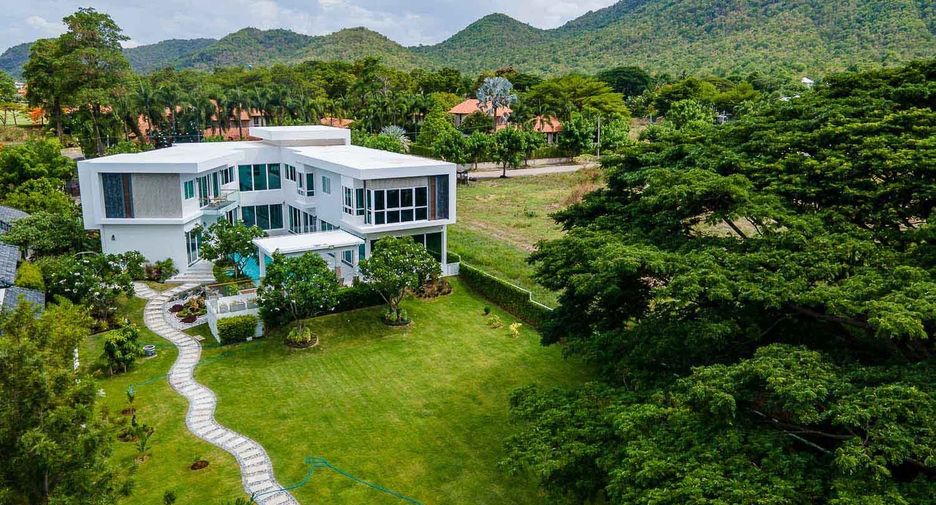 For sale 6 Beds villa in Cha Am, Phetchaburi