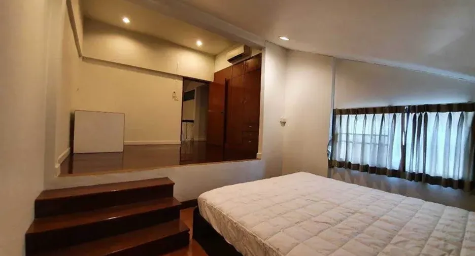 À louer 3 chambres maison à Phra Khanong, Bangkok