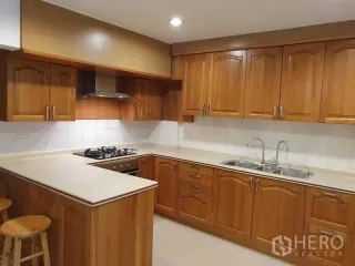 出租 3 卧室 独立屋 在 Phra Khanong, 曼谷