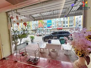 For sale 3 Beds retail Space in Sam Phran, Nakhon Pathom