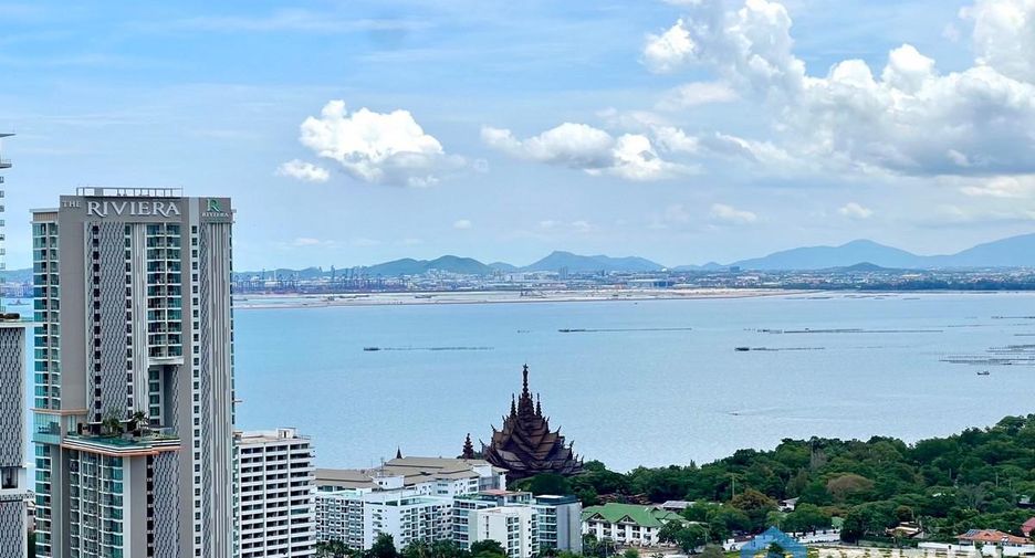 For sale 3 bedrooms condo in North Pattaya, Pattaya