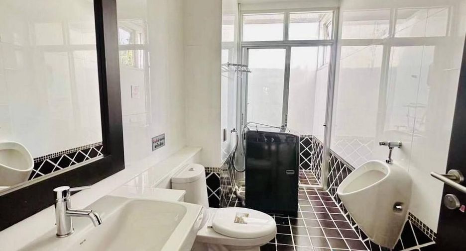 À vendre 4 chambres maison à Sattahip, Chonburi