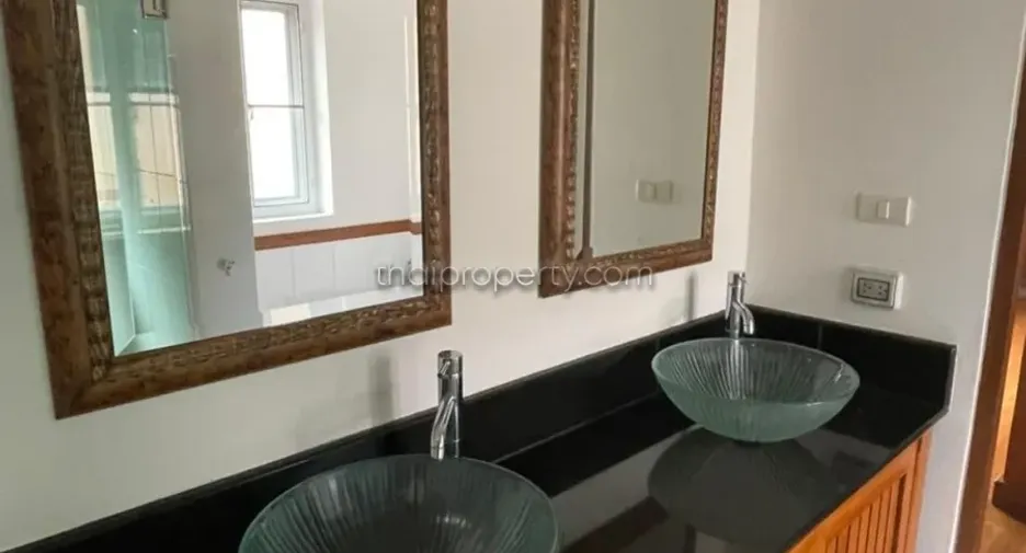 Haus zur Miete mit 5 Zimmer in Bang Lamung, Chonburi