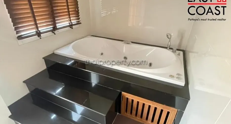 Haus zur Miete mit 5 Zimmer in Bang Lamung, Chonburi