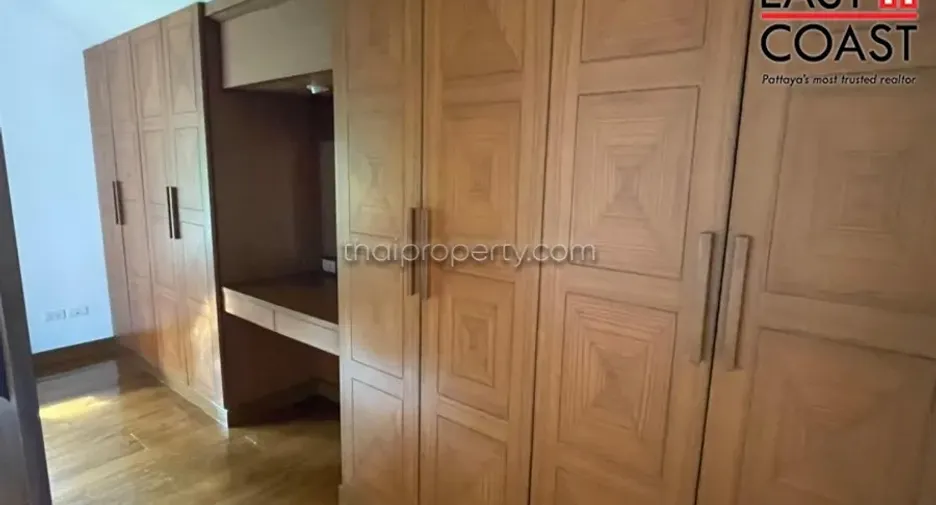 Haus zur Miete mit 5 Zimmer in Bang Lamung, Chonburi