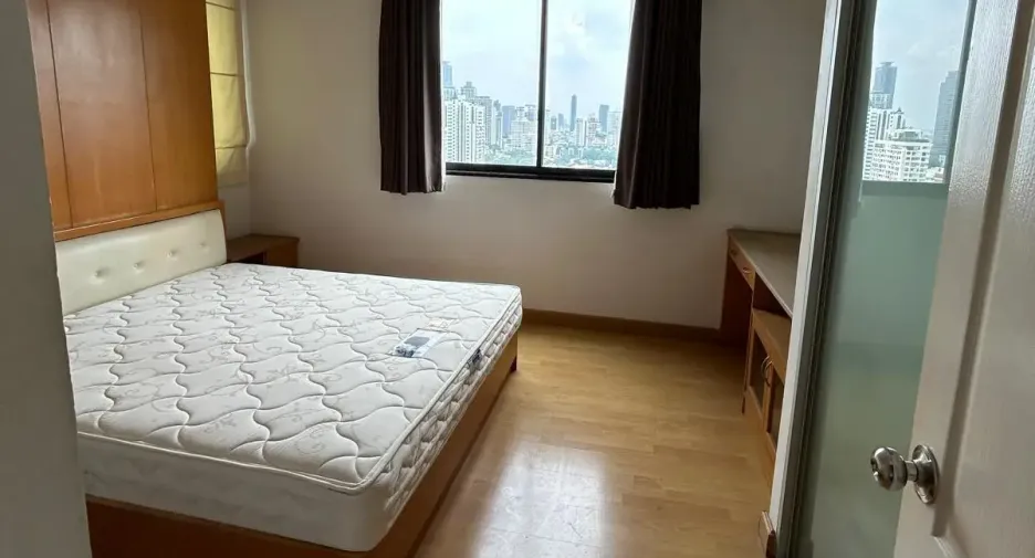 For sale 2 bedrooms condo in Watthana, Bangkok
