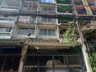 For sale retail Space in Phra Khanong, Bangkok
