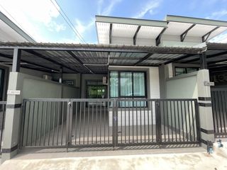 For sale 2 bed townhouse in East Pattaya, Pattaya