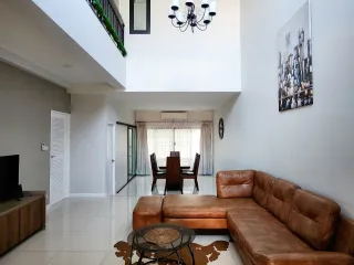 For rent 3 bed townhouse in Mueang Chiang Mai, Chiang Mai