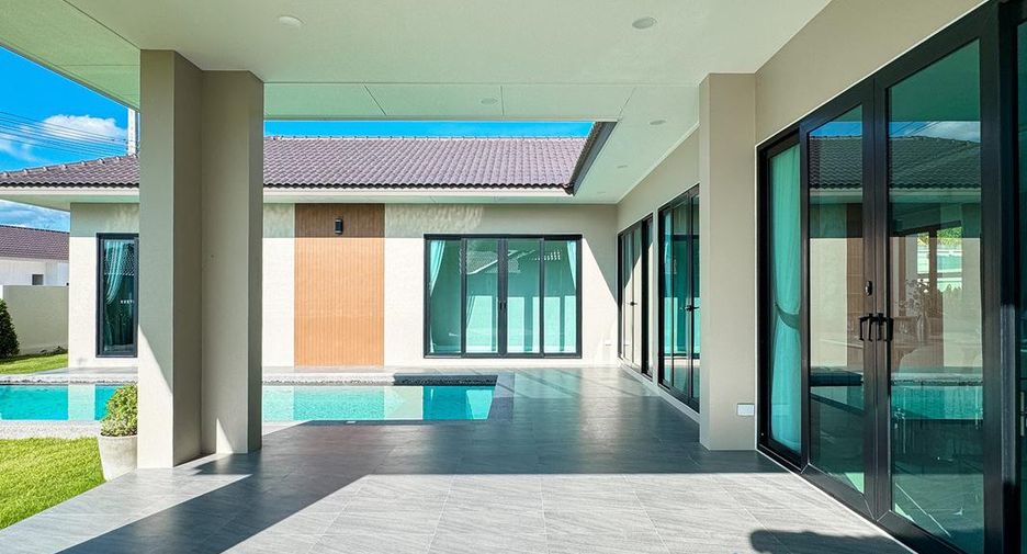 For sale 3 bedrooms villa in Bang Lamung, Chonburi