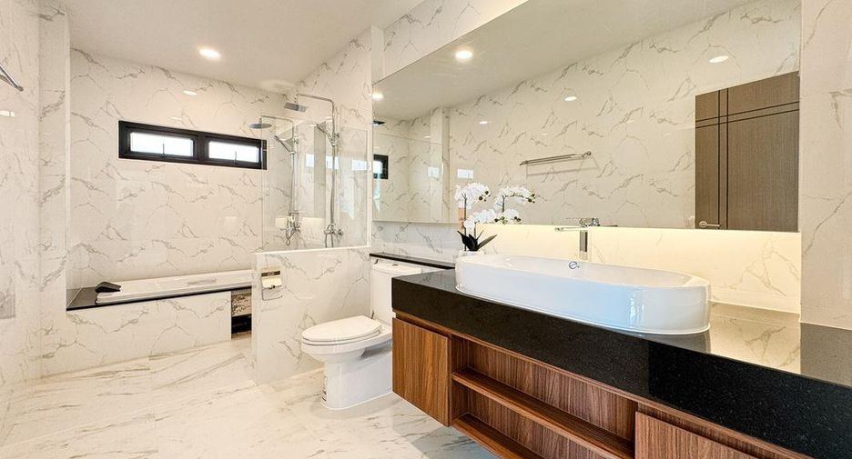 For sale 3 bedrooms villa in Bang Lamung, Chonburi