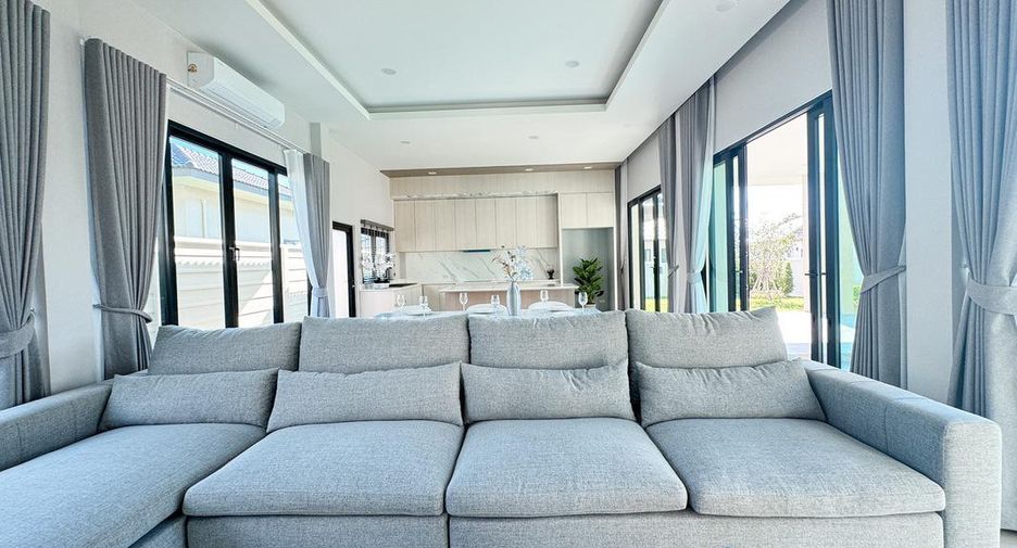 For sale 3 bedrooms villa in Bang Lamung, Chonburi