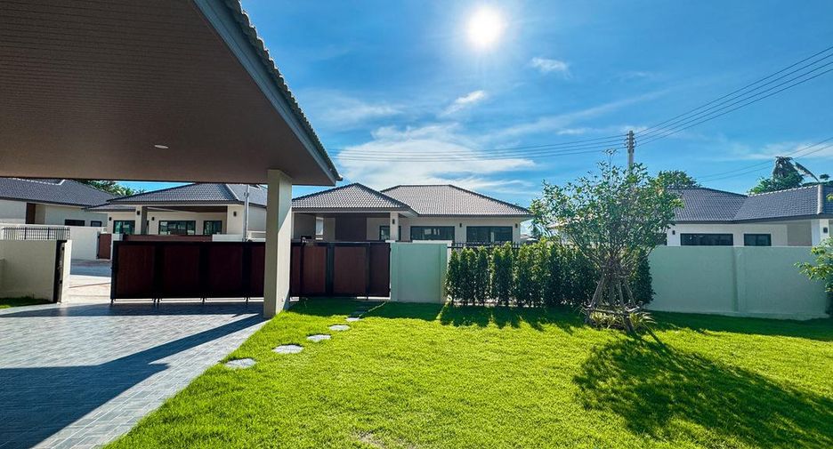 For sale 3 bedrooms villa in Bang Lamung, Chonburi