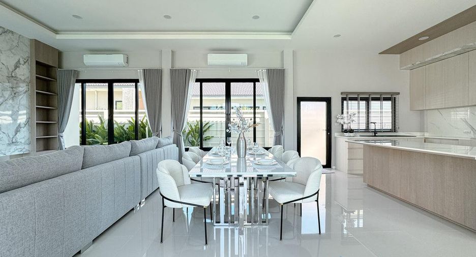 For sale 3 bedrooms villa in Bang Lamung, Chonburi