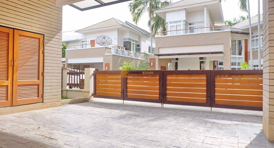 For sale 3 bedrooms house in Sattahip, Chonburi