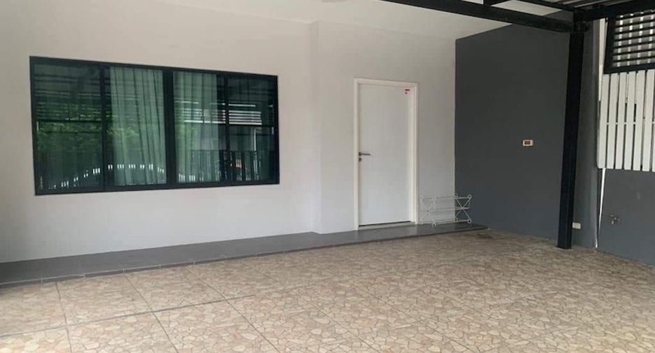For rent 3 bedrooms townhouse in Prawet, Bangkok