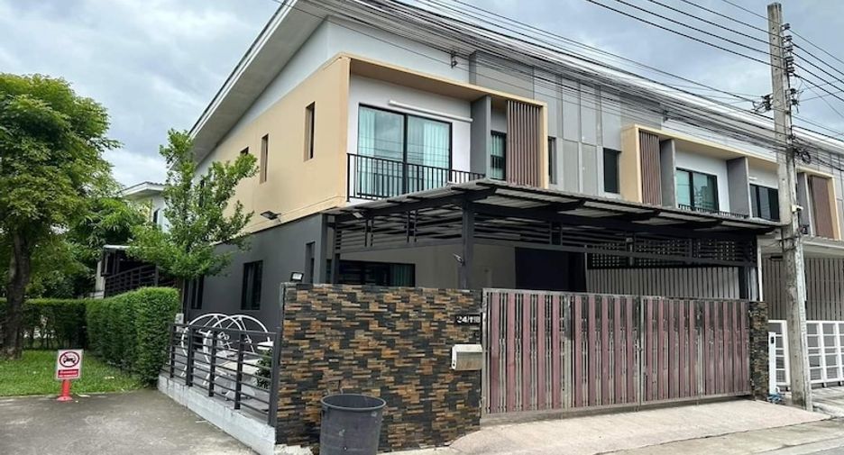 For rent 3 bedrooms townhouse in Prawet, Bangkok