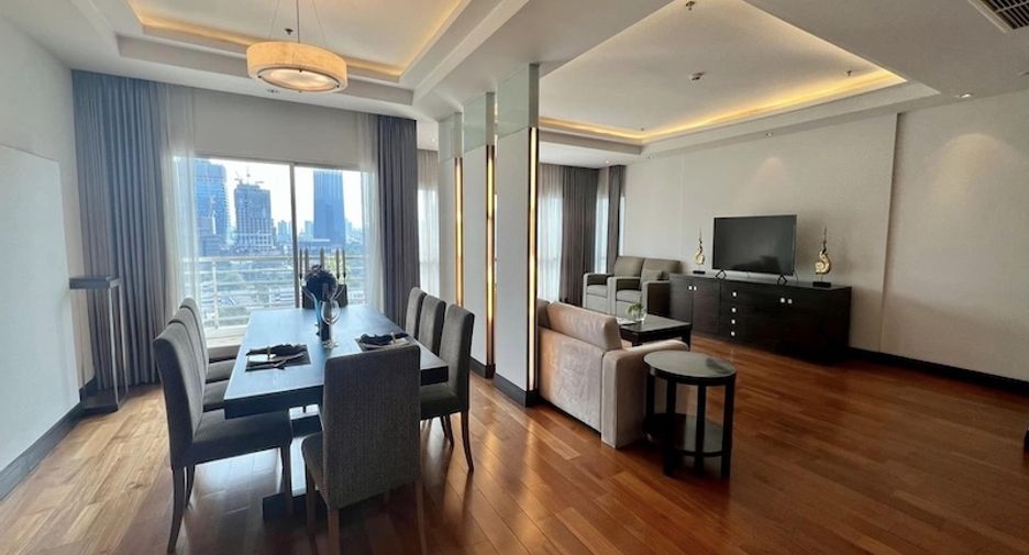 For rent 4 bedrooms apartment in Pathum Wan, Bangkok