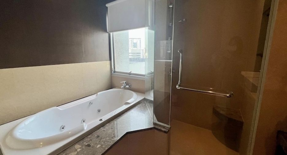 For rent 4 bedrooms apartment in Pathum Wan, Bangkok