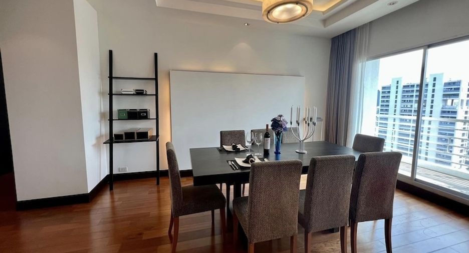 For rent 4 bedrooms apartment in Pathum Wan, Bangkok