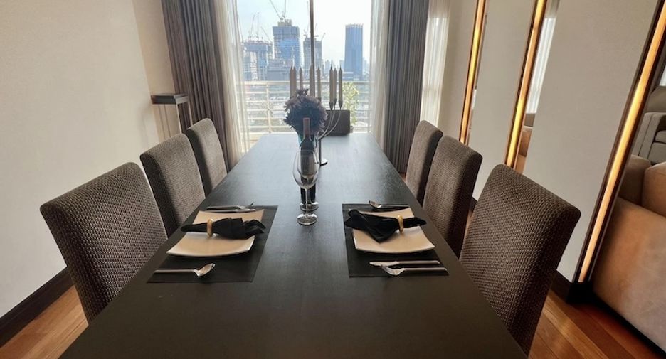 For rent 4 bedrooms apartment in Pathum Wan, Bangkok
