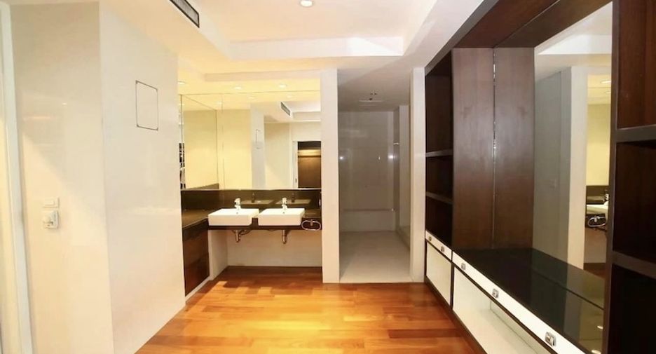 For rent 4 bedrooms apartment in Pathum Wan, Bangkok