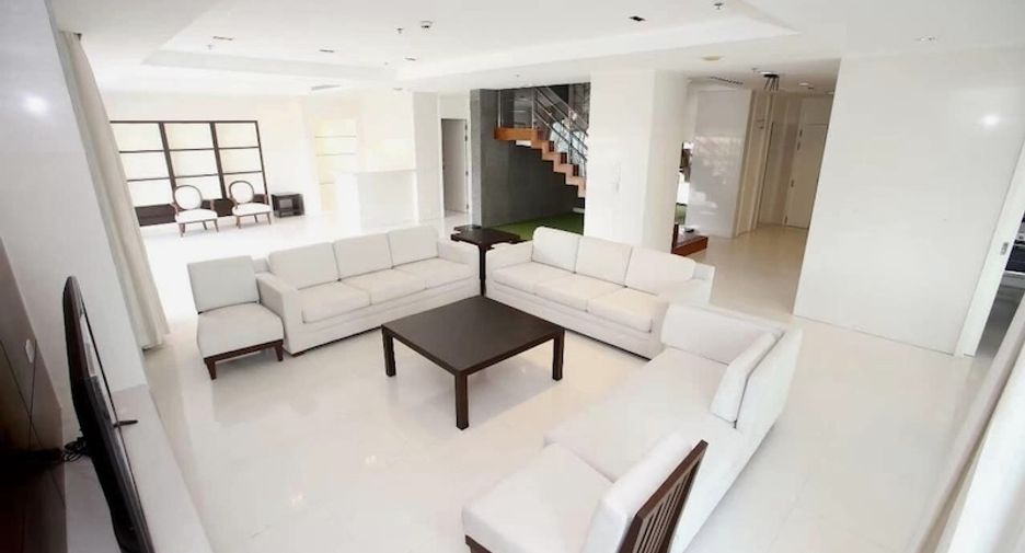 For rent 4 bedrooms apartment in Pathum Wan, Bangkok