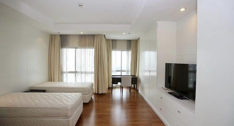 For rent 4 bedrooms apartment in Pathum Wan, Bangkok