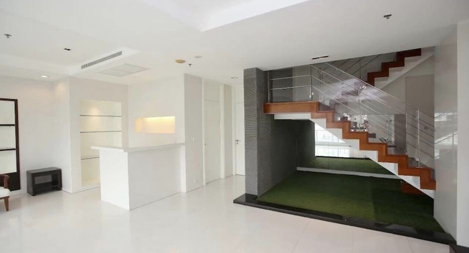 For rent 4 bedrooms apartment in Pathum Wan, Bangkok
