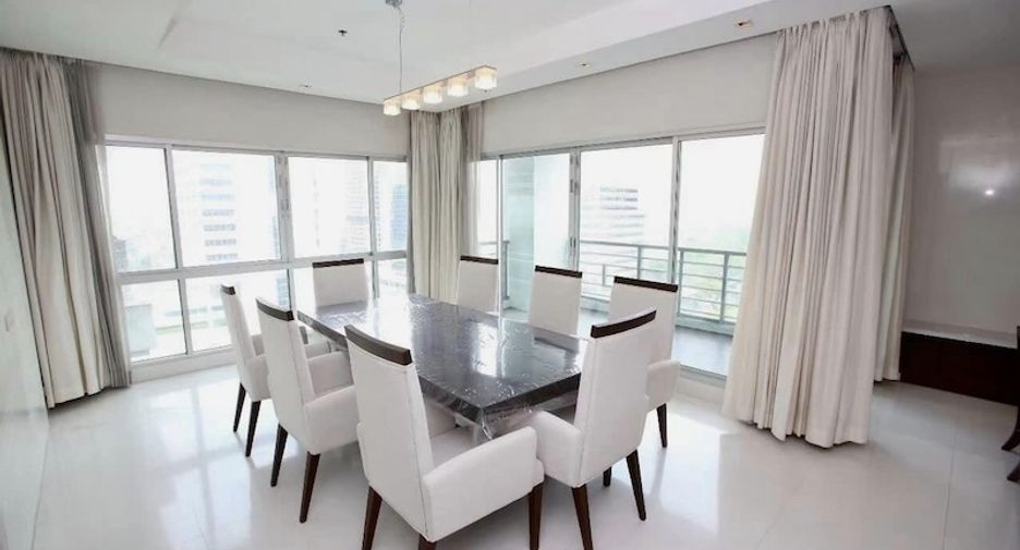 For rent 4 bedrooms apartment in Pathum Wan, Bangkok