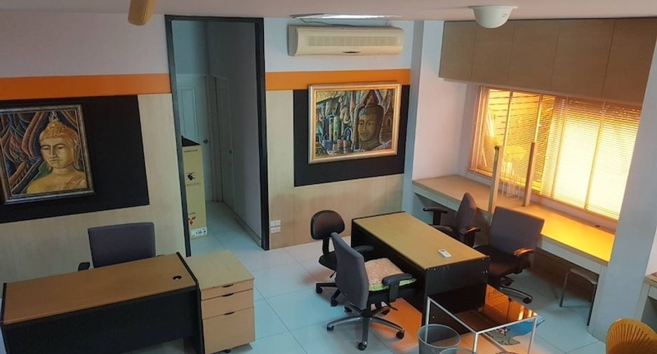 For rent 6 bedrooms townhouse in Din Daeng, Bangkok