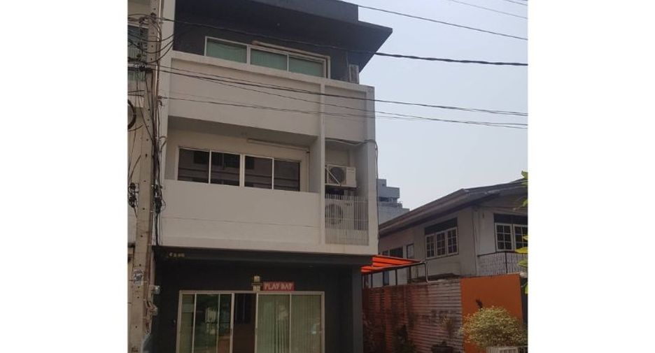 For rent 6 bedrooms townhouse in Din Daeng, Bangkok
