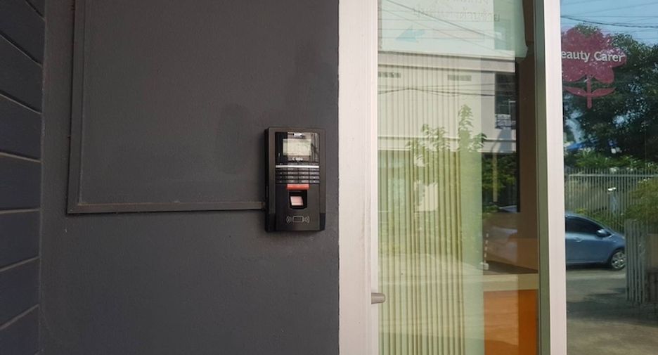 For rent 6 bedrooms townhouse in Din Daeng, Bangkok